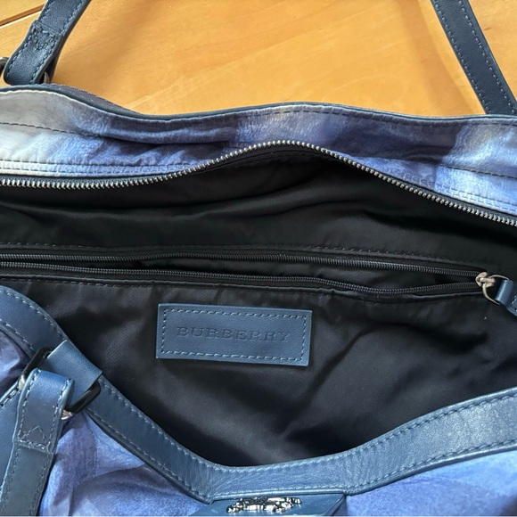 Burberry Blue Buckleigh Packable Nylon Check Shoulder Bag Black - Picture 3 of 7